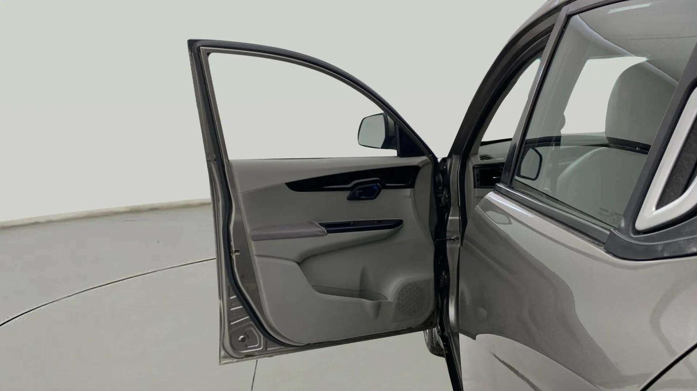 2016 Mahindra Kuv100 K8 D 5 STR, Diesel, Manual, 42,235 km, LHS Front Door