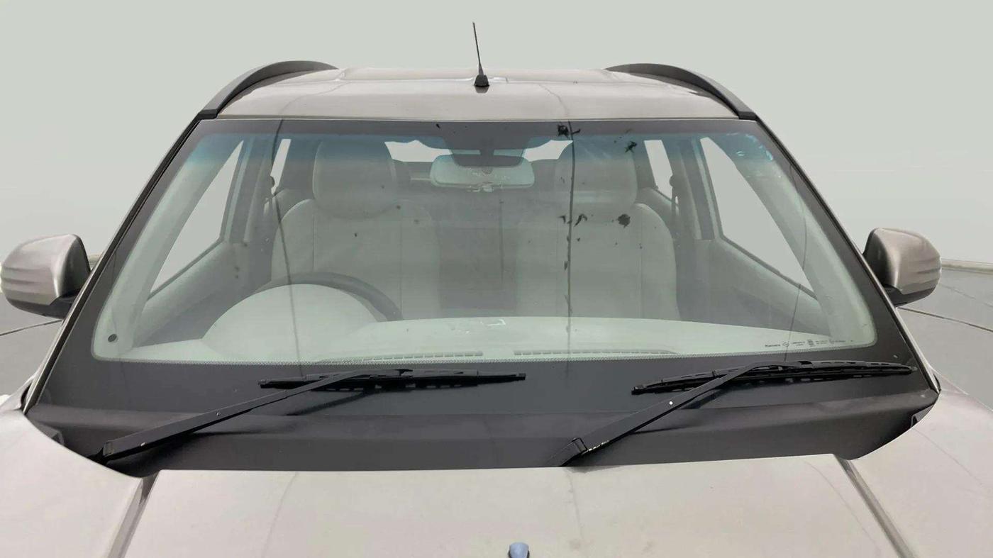 2016 Mahindra Kuv100 K8 D 5 STR, Diesel, Manual, 42,235 km, Front Windshield