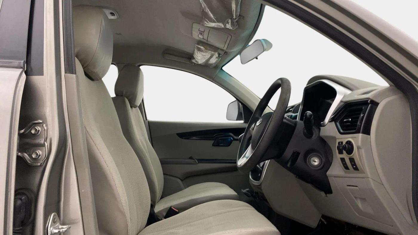 2016 Mahindra Kuv100 K8 D 5 STR, Diesel, Manual, 42,235 km, Right Side Front Door Cabin