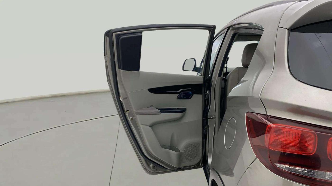 2016 Mahindra Kuv100 K8 D 5 STR, Diesel, Manual, 42,235 km, LHS Rear Door