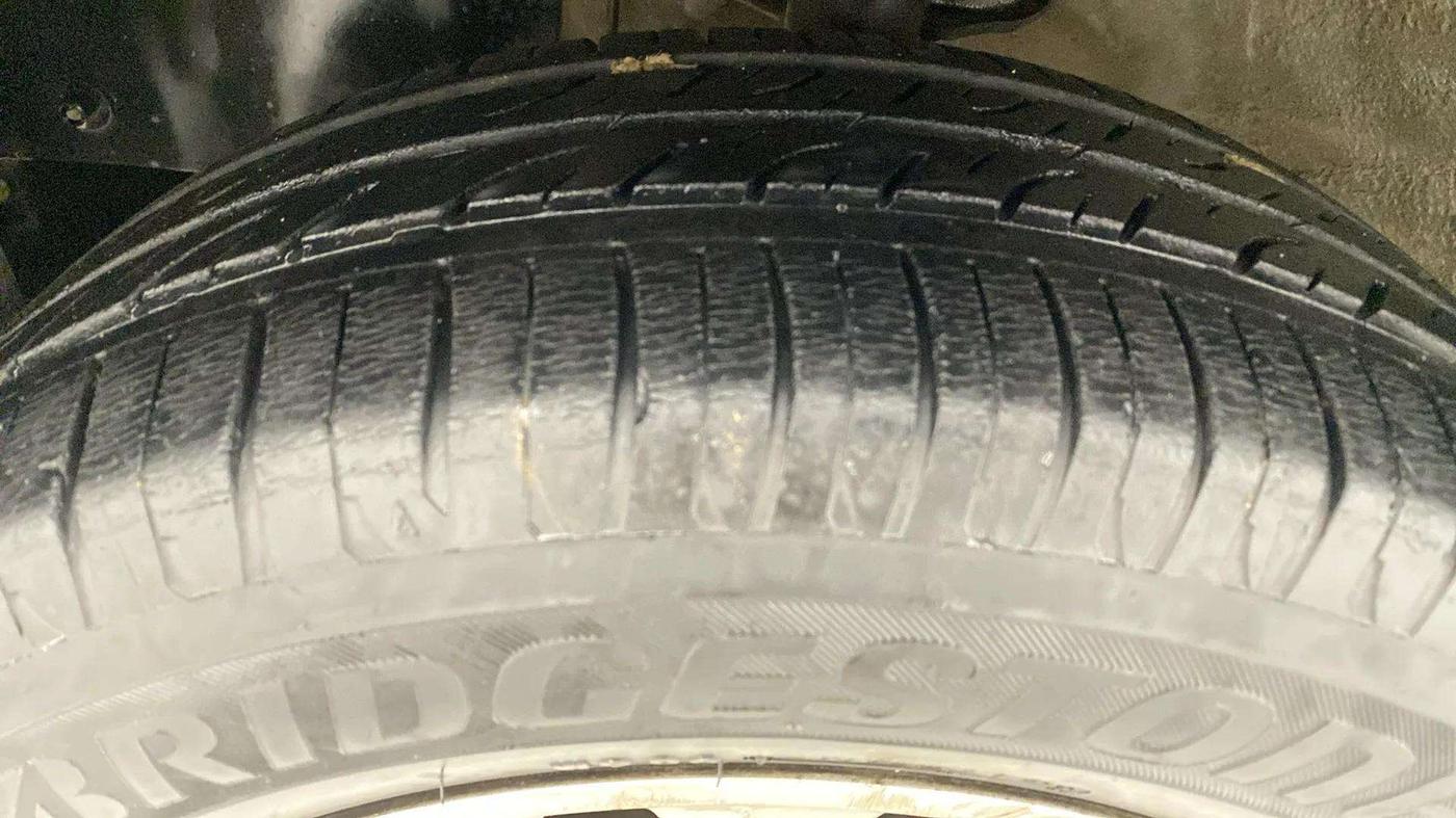 2016 Mahindra Kuv100 K8 D 5 STR, Diesel, Manual, 42,235 km, Left Front Tyre Tread