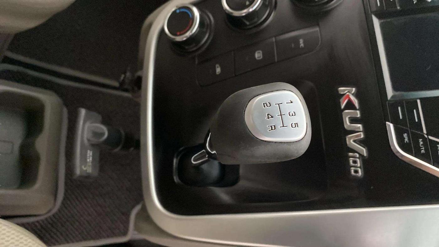 2016 Mahindra Kuv100 K8 D 5 STR, Diesel, Manual, 42,235 km, Gear Lever