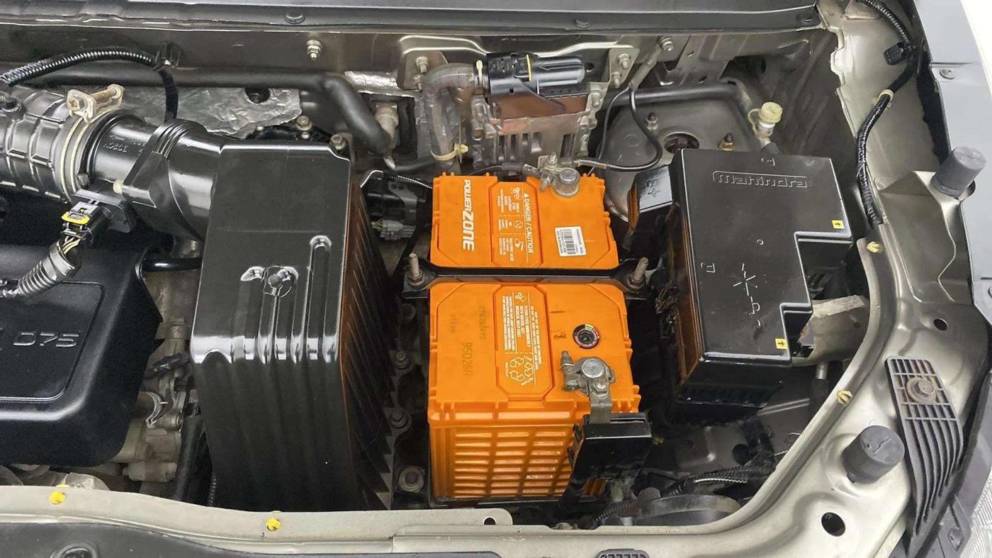 2016 Mahindra Kuv100 K8 D 5 STR, Diesel, Manual, 42,235 km, Engine View - Left