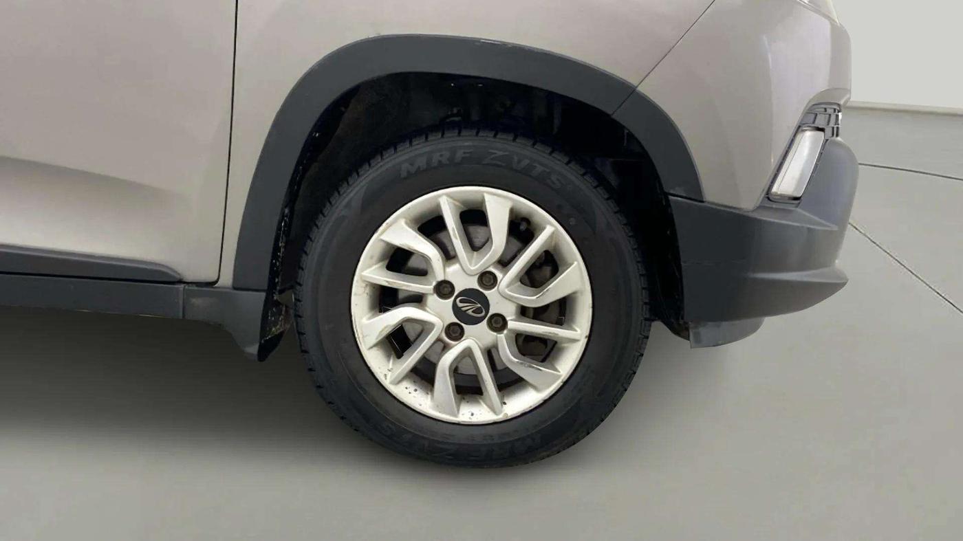 2016 Mahindra Kuv100 K8 D 5 STR, Diesel, Manual, 42,235 km, Right Front Wheel