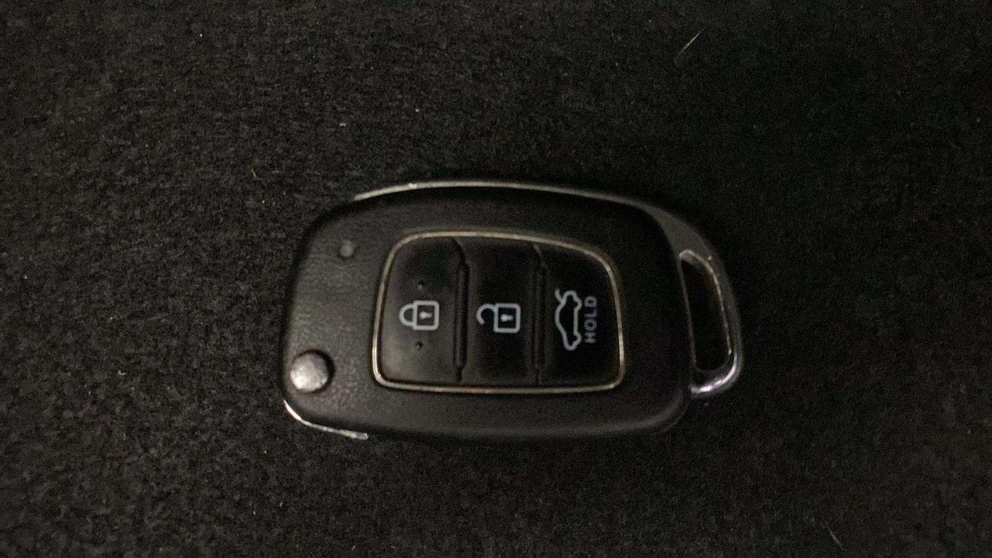 2021 Hyundai AURA S 1.2, Petrol, Manual, 61,892 km, Key Close Up