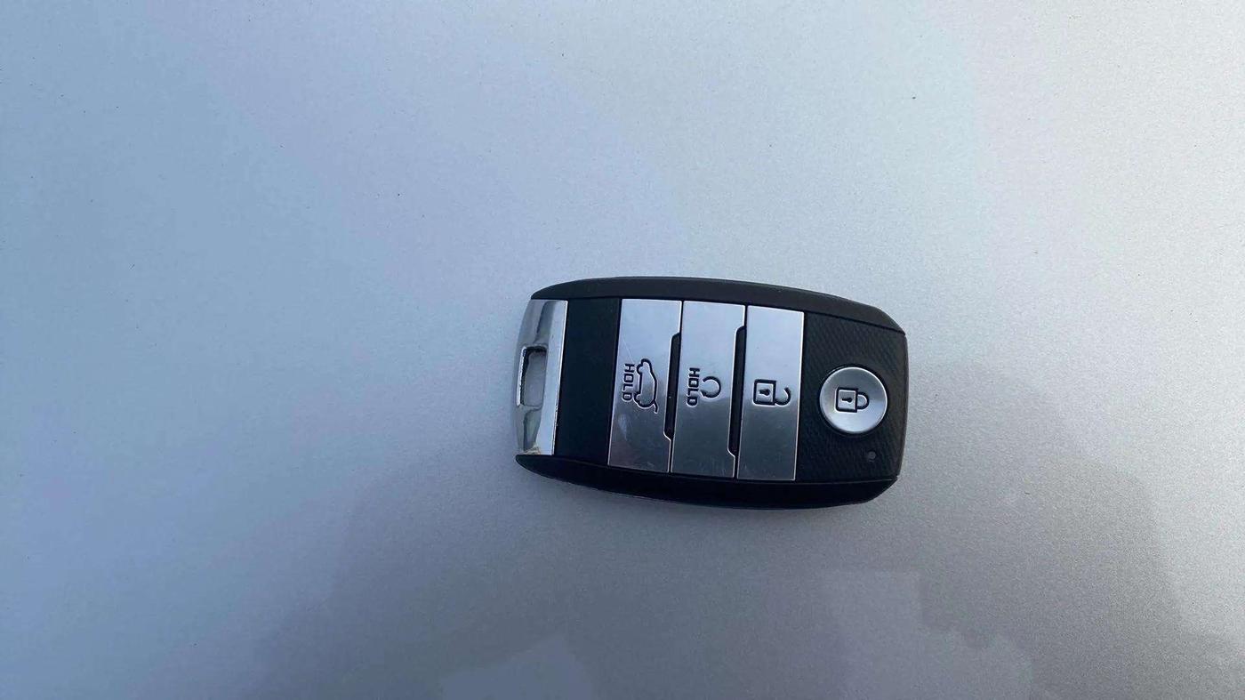 2023 KIA SONET HTX 1.0 IMT, Petrol, Manual, 14,677 km, Key Close Up