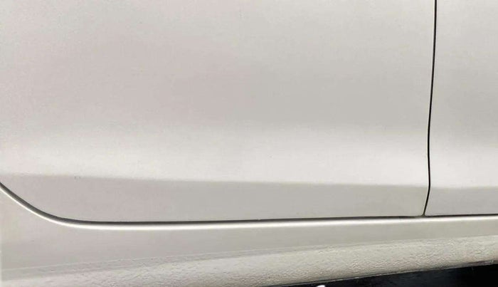 2015 Maruti Swift ZXI, CNG, Manual, 1,02,492 km, Right running board - Minor scratches
