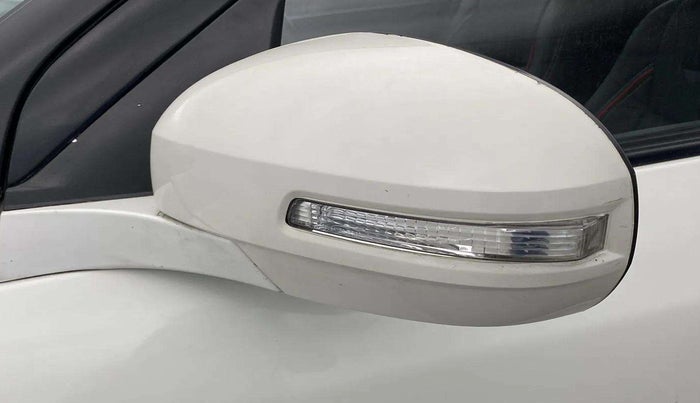 2015 Maruti Swift ZXI, CNG, Manual, 1,02,492 km, Left rear-view mirror - Folding motor not working