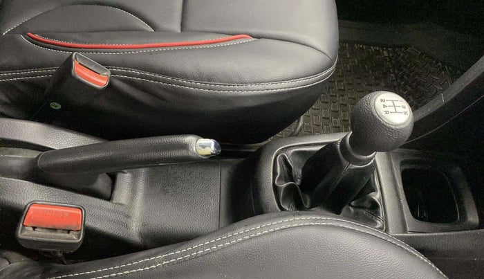 2015 Maruti Swift ZXI, CNG, Manual, 1,02,492 km, Gear Lever