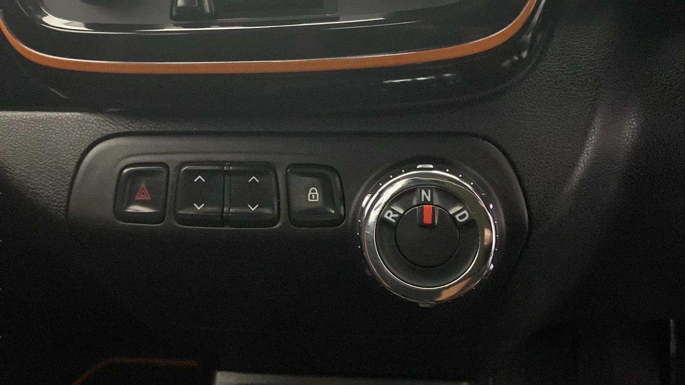 2017 Renault Kwid CLIMBER 1.0 AMT, Petrol, Automatic, 32,476 km, Gear Lever