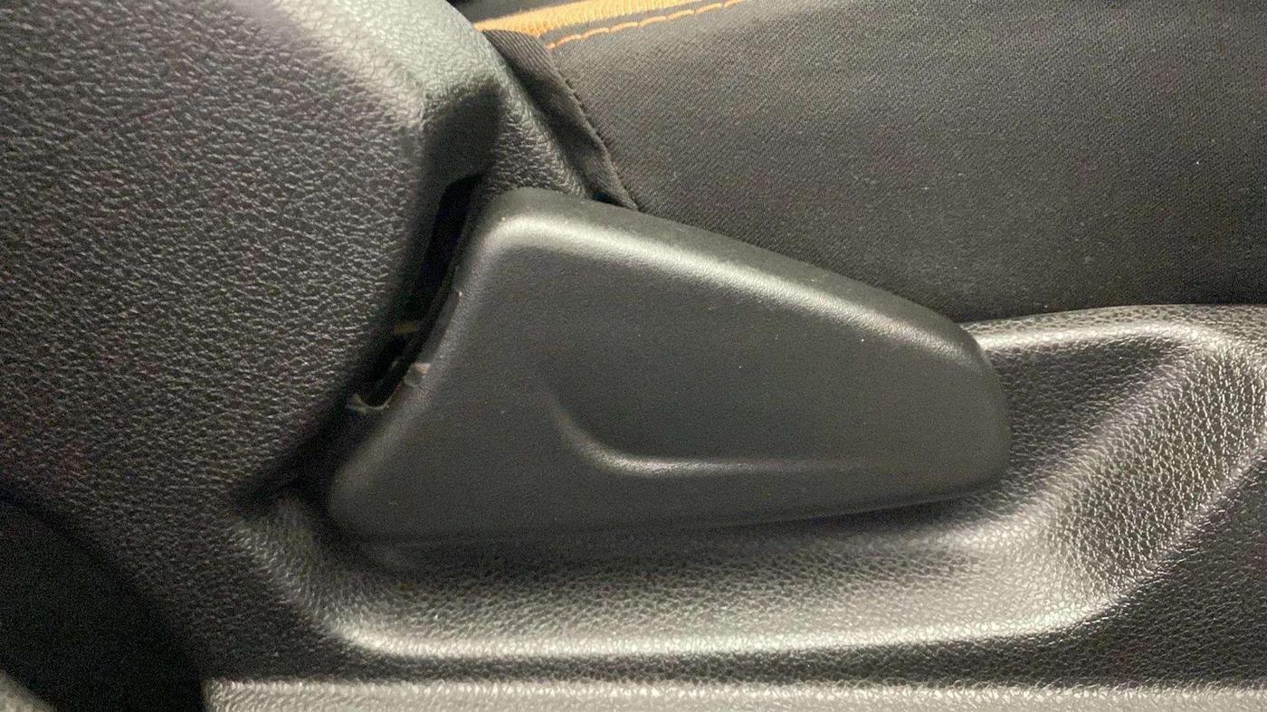 2017 Renault Kwid CLIMBER 1.0 AMT, Petrol, Automatic, 32,476 km, Driver Side Adjustment Panel