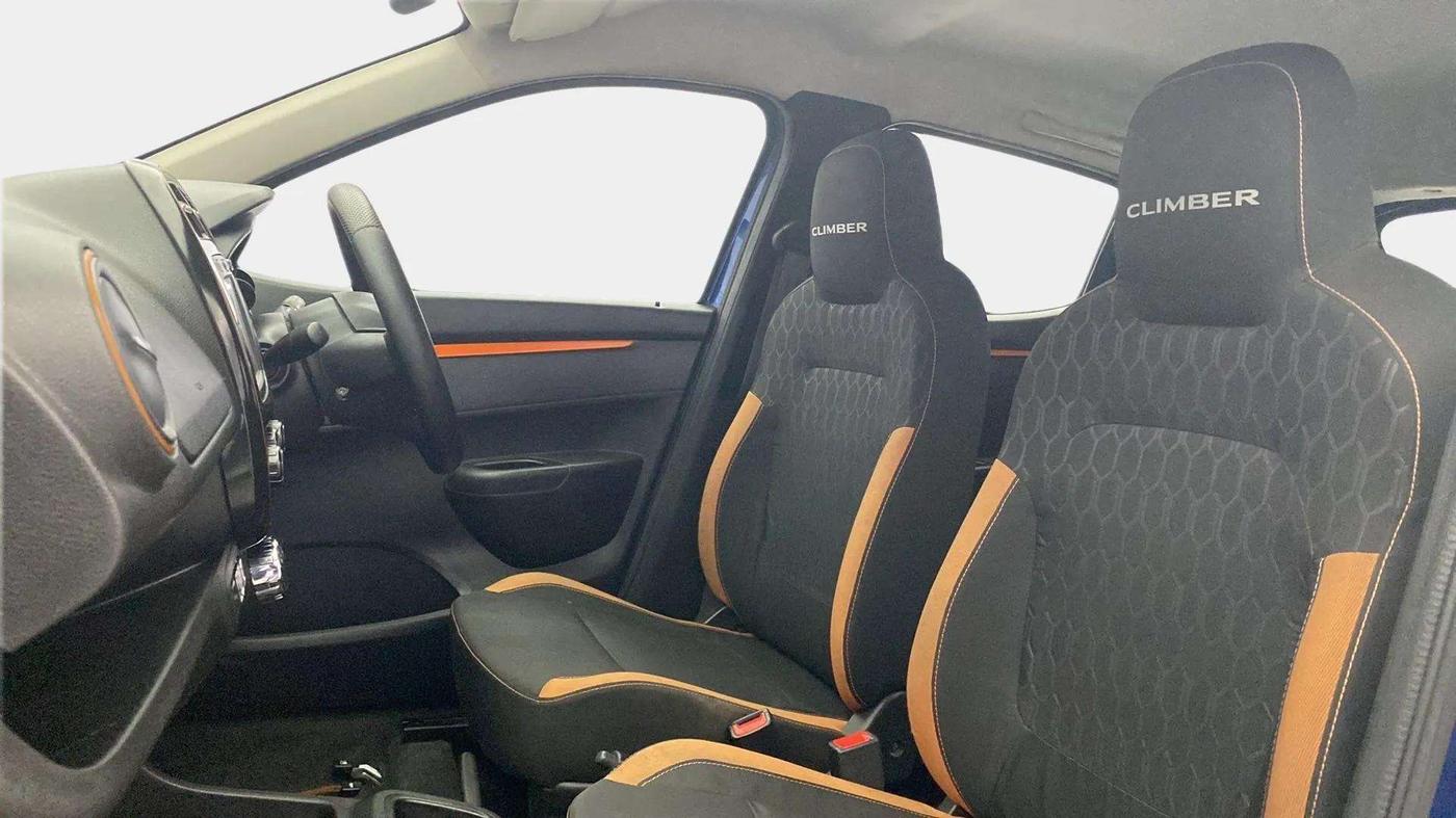 2017 Renault Kwid CLIMBER 1.0 AMT, Petrol, Automatic, 32,476 km, Right Side Front Door Cabin