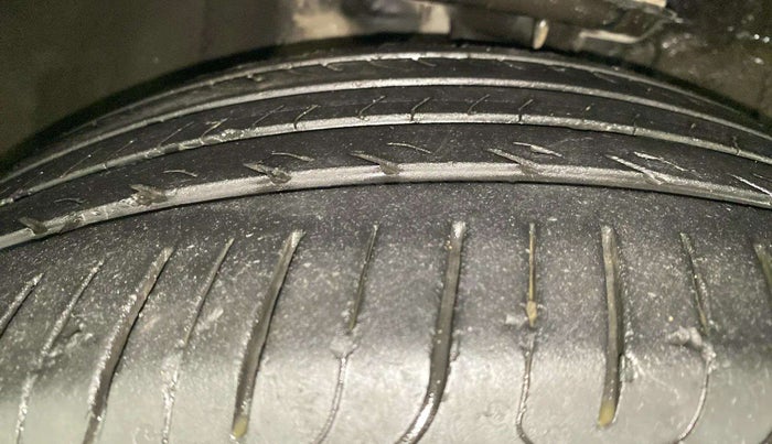 2022 MG ASTOR SAVVY 1.3 TURBO AT S RED, Petrol, Automatic, 29,192 km, Left Front Tyre Tread