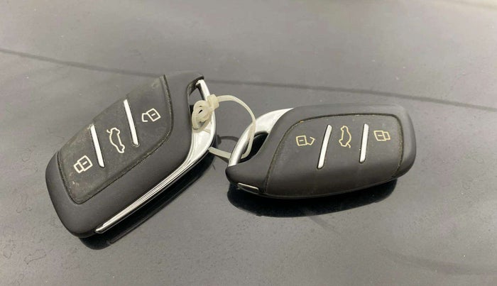 2022 MG ASTOR SAVVY 1.3 TURBO AT S RED, Petrol, Automatic, 29,192 km, Key Close Up