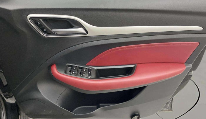 2022 MG ASTOR SAVVY 1.3 TURBO AT S RED, Petrol, Automatic, 29,192 km, Driver Side Door Panels Control