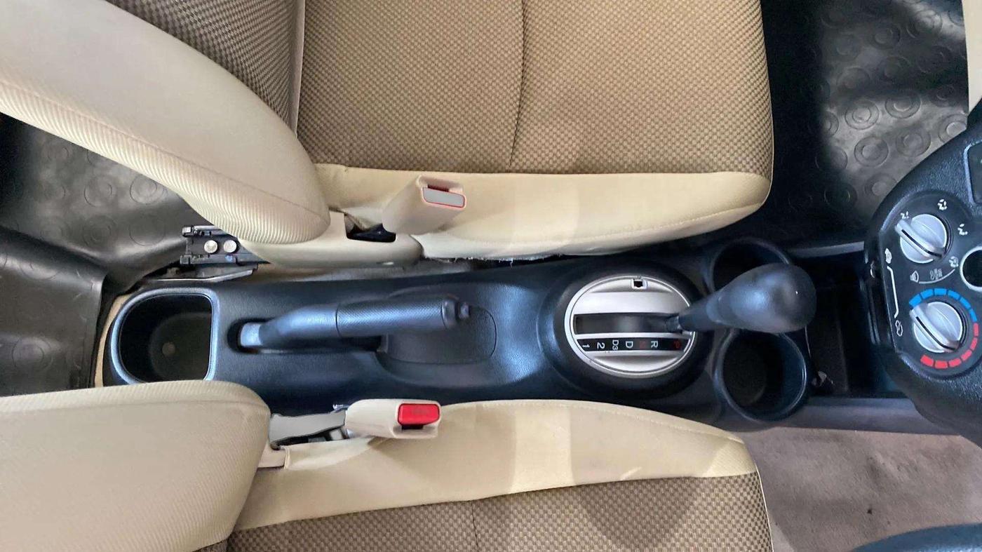 2015 Honda Brio VX AT, Petrol, Automatic, 51,467 km, Gear Lever
