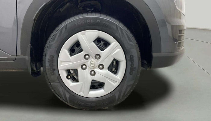 2022 Hyundai VENUE S(O) 1.2, Petrol, Manual, 9,377 km, Right Front Wheel