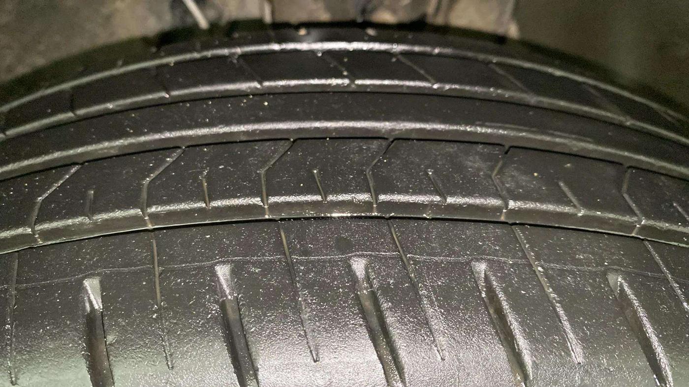 2022 Hyundai VENUE S(O) 1.2, Petrol, Manual, 9,377 km, Right Front Tyre Tread