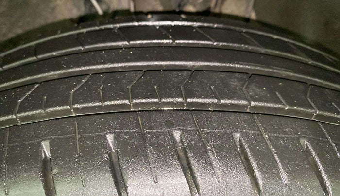 2022 Hyundai VENUE S(O) 1.2, Petrol, Manual, 9,377 km, Right Front Tyre Tread