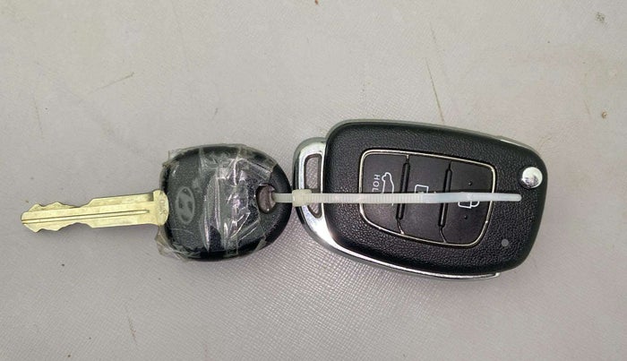2022 Hyundai VENUE S(O) 1.2, Petrol, Manual, 9,377 km, Key Close Up