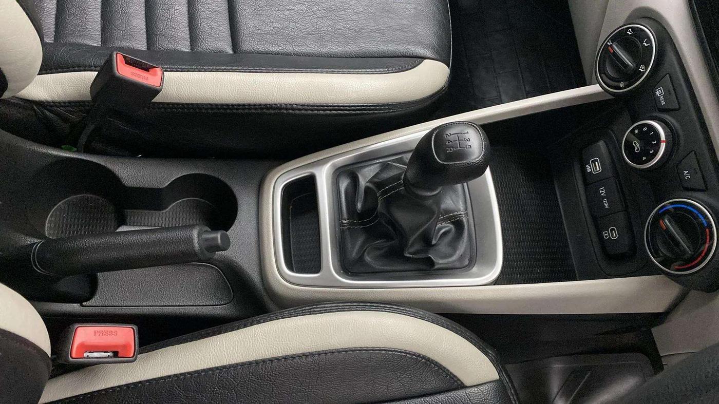 2022 Hyundai VENUE S(O) 1.2, Petrol, Manual, 9,377 km, Gear Lever