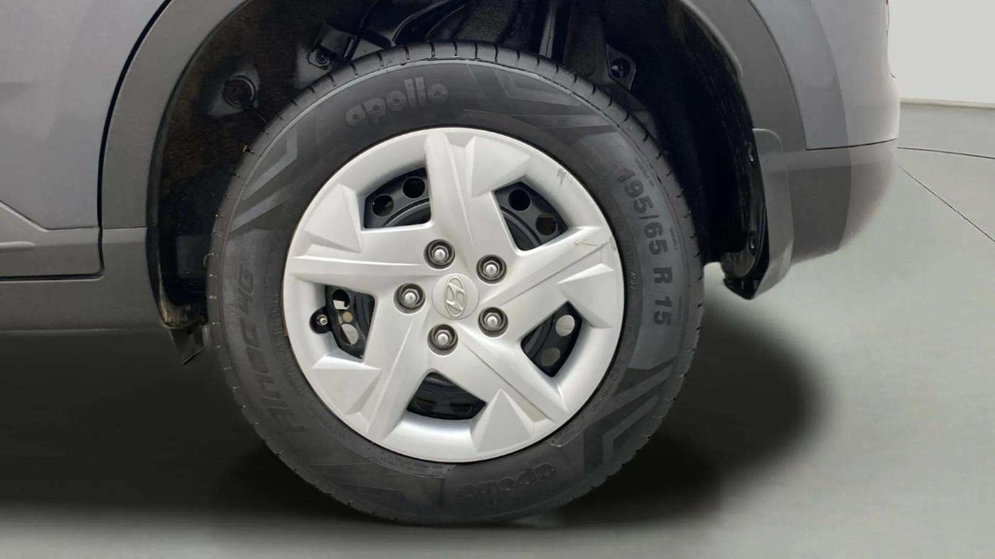 2022 Hyundai VENUE S(O) 1.2, Petrol, Manual, 9,377 km, Left Rear Wheel