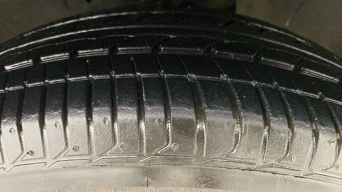 2018 Maruti IGNIS ZETA 1.2 AMT, Petrol, Automatic, 25,974 km, Right Front Tyre Tread