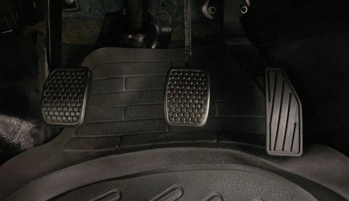 2017 Maruti Alto 800 LXI, Petrol, Manual, 44,741 km, Pedals