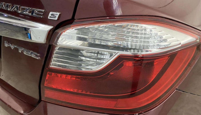 2016 Honda Amaze 1.2L I-VTEC S, Petrol, Manual, 32,219 km, Right tail light - Minor scratches