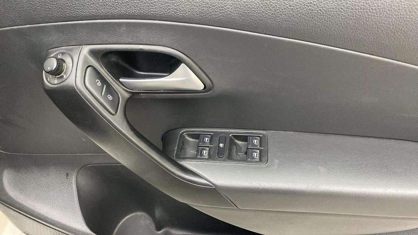 2020 Volkswagen Polo HIGHLINE PLUS 1.0, Petrol, Manual, 37,218 km, Driver Side Door Panels Control