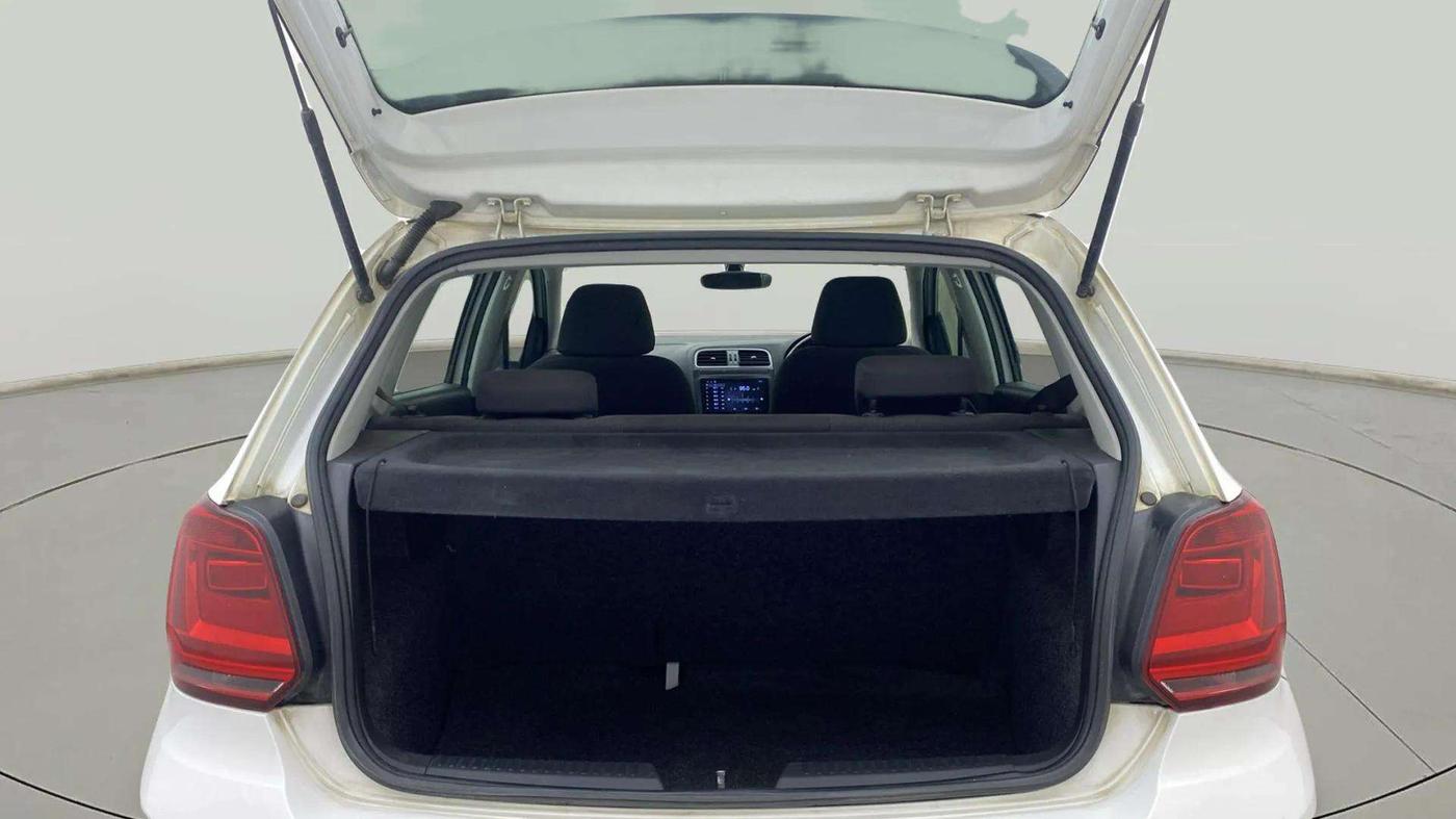 2020 Volkswagen Polo HIGHLINE PLUS 1.0, Petrol, Manual, 37,218 km, Boot Open Zoomed View