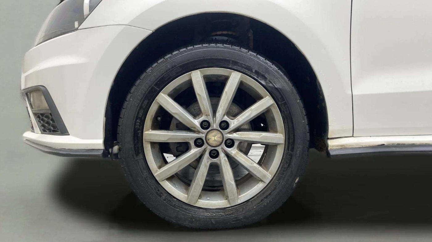 2020 Volkswagen Polo HIGHLINE PLUS 1.0, Petrol, Manual, 37,218 km, Left Front Wheel