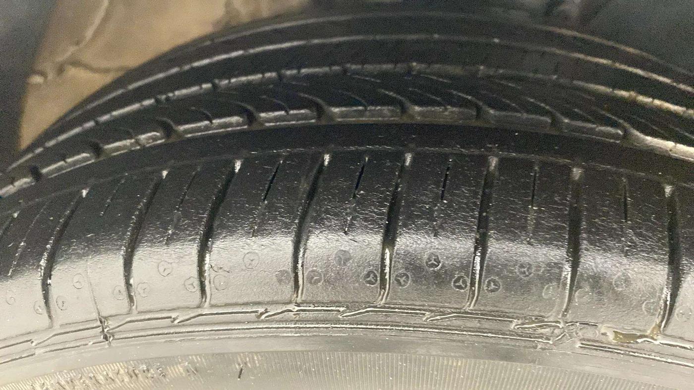 2020 Volkswagen Polo HIGHLINE PLUS 1.0, Petrol, Manual, 37,218 km, Right Front Tyre Tread