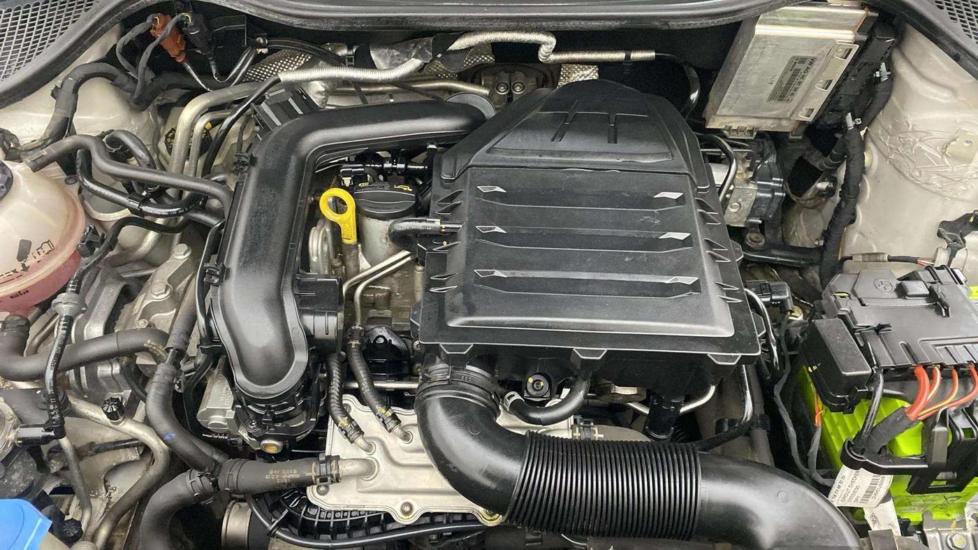 2020 Volkswagen Polo HIGHLINE PLUS 1.0, Petrol, Manual, 37,218 km, Engine View