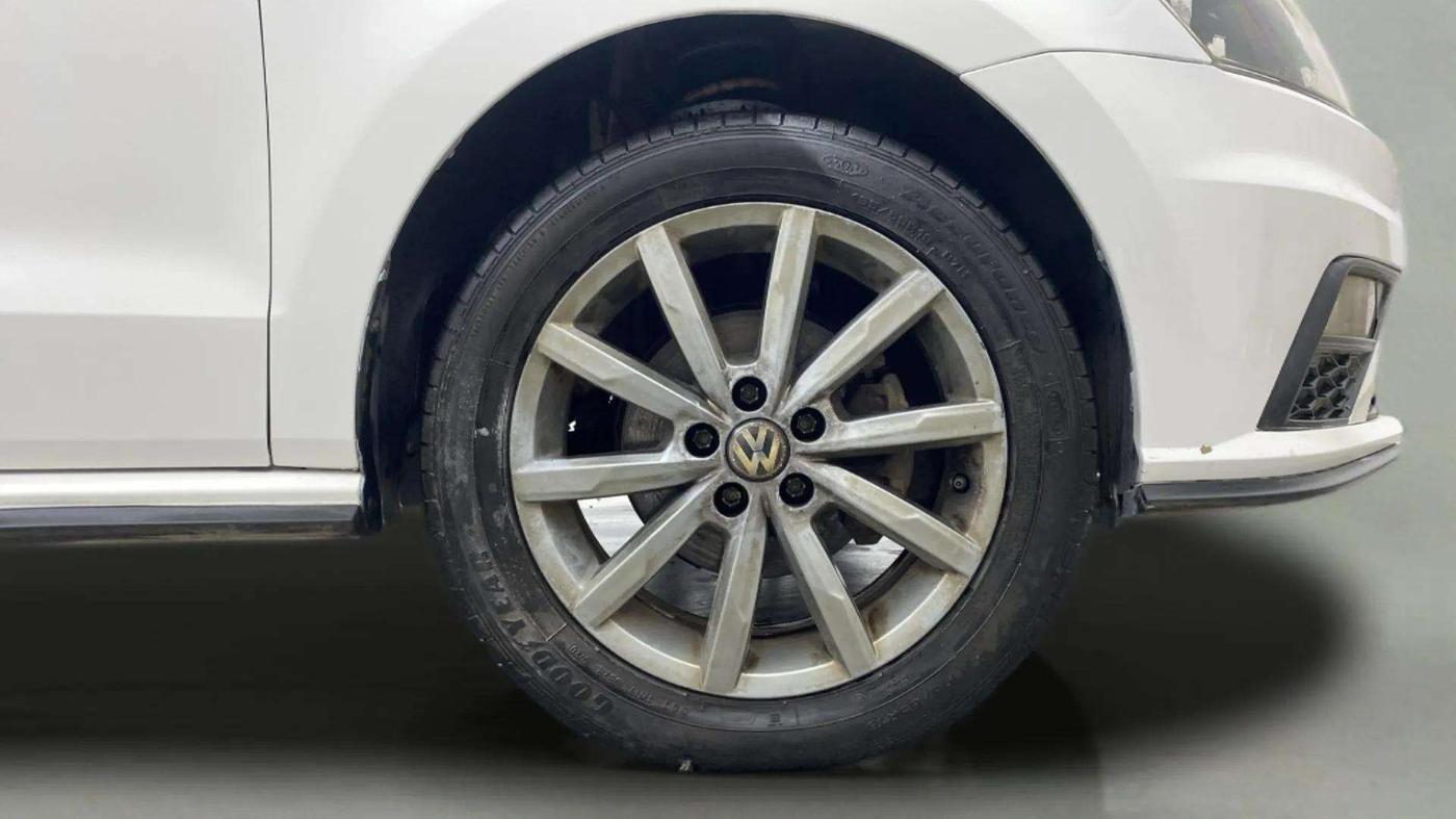 2020 Volkswagen Polo HIGHLINE PLUS 1.0, Petrol, Manual, 37,218 km, Right Front Wheel