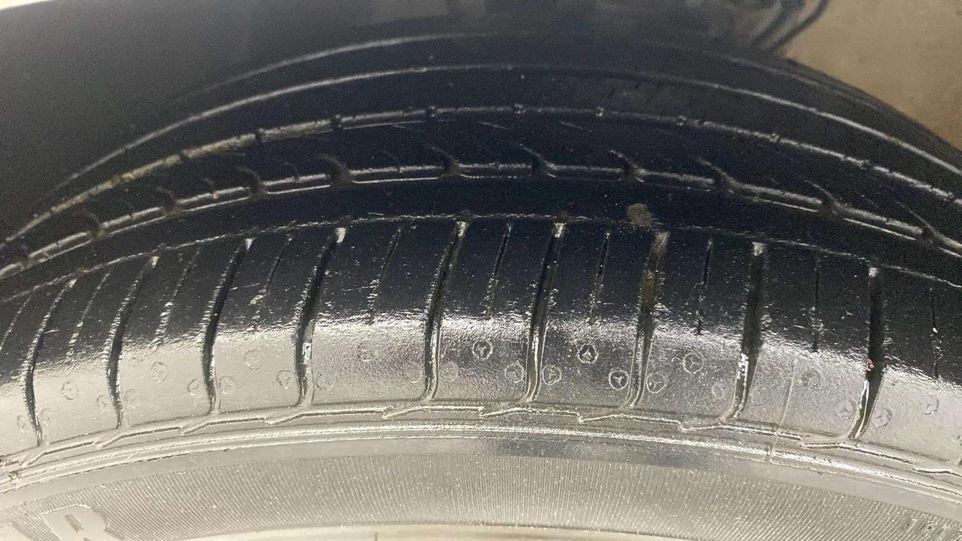 2020 Volkswagen Polo HIGHLINE PLUS 1.0, Petrol, Manual, 37,218 km, Left Front Tyre Tread