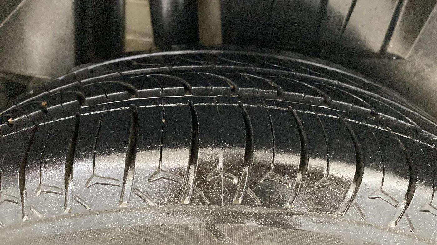 2018 Maruti Dzire ZXI AMT, Petrol, Automatic, 80,064 km, Right Rear Tyre Tread