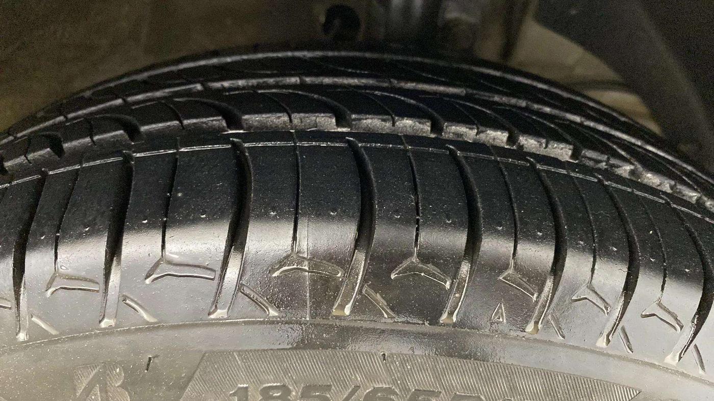 2018 Maruti Dzire ZXI AMT, Petrol, Automatic, 80,064 km, Right Front Tyre Tread
