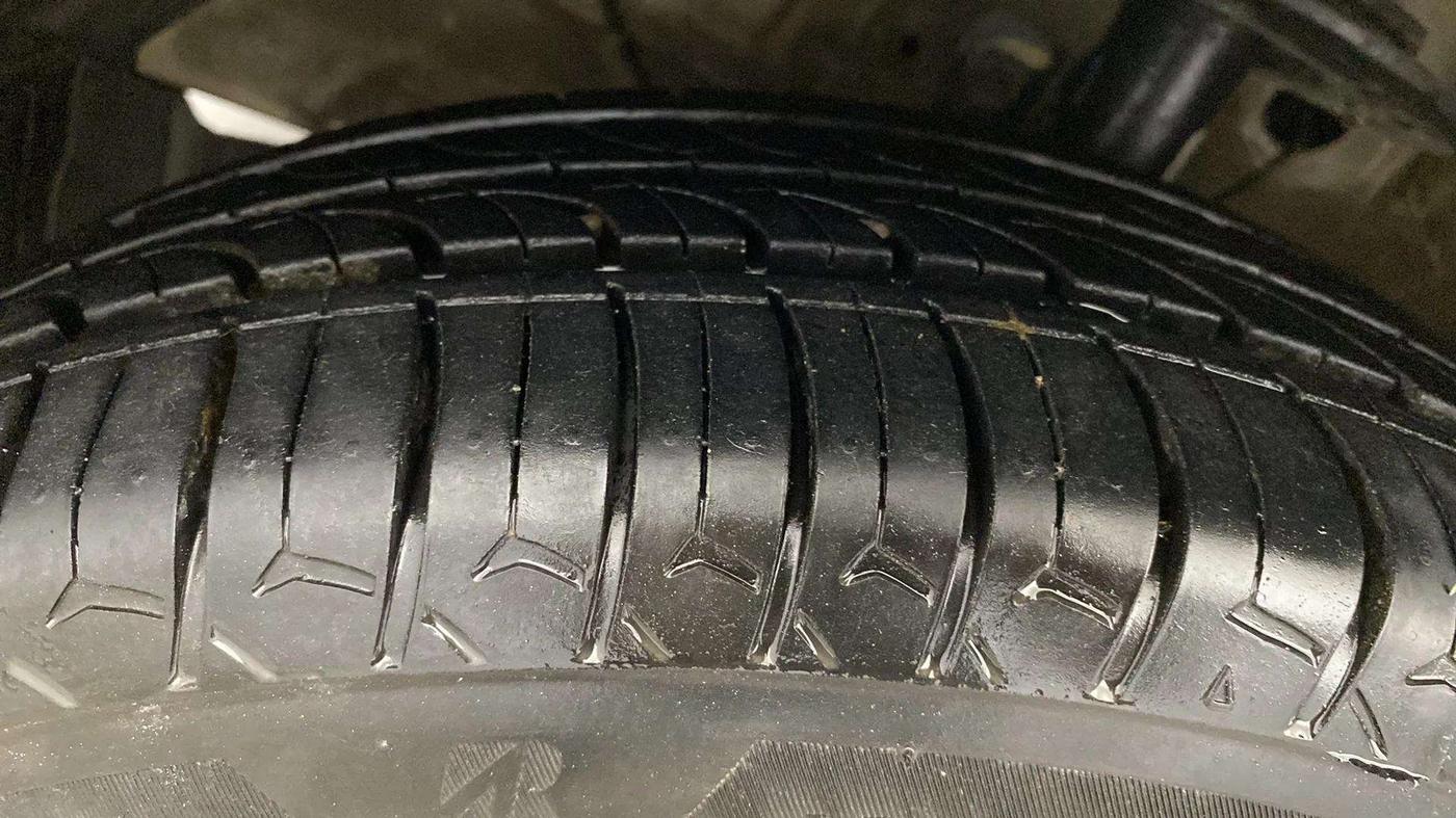 2018 Maruti Dzire ZXI AMT, Petrol, Automatic, 80,064 km, Left Front Tyre Tread