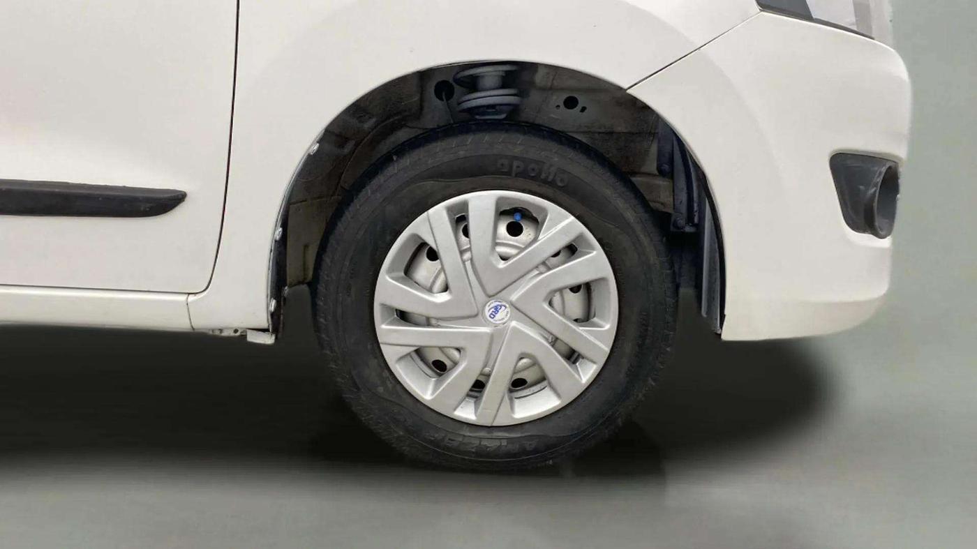 2013 Maruti Wagon R 1.0 LXI, Petrol, Manual, 32,962 km, Right Front Wheel