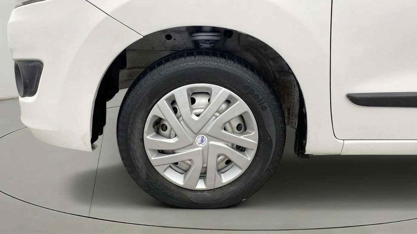 2013 Maruti Wagon R 1.0 LXI, Petrol, Manual, 32,962 km, Left Front Wheel