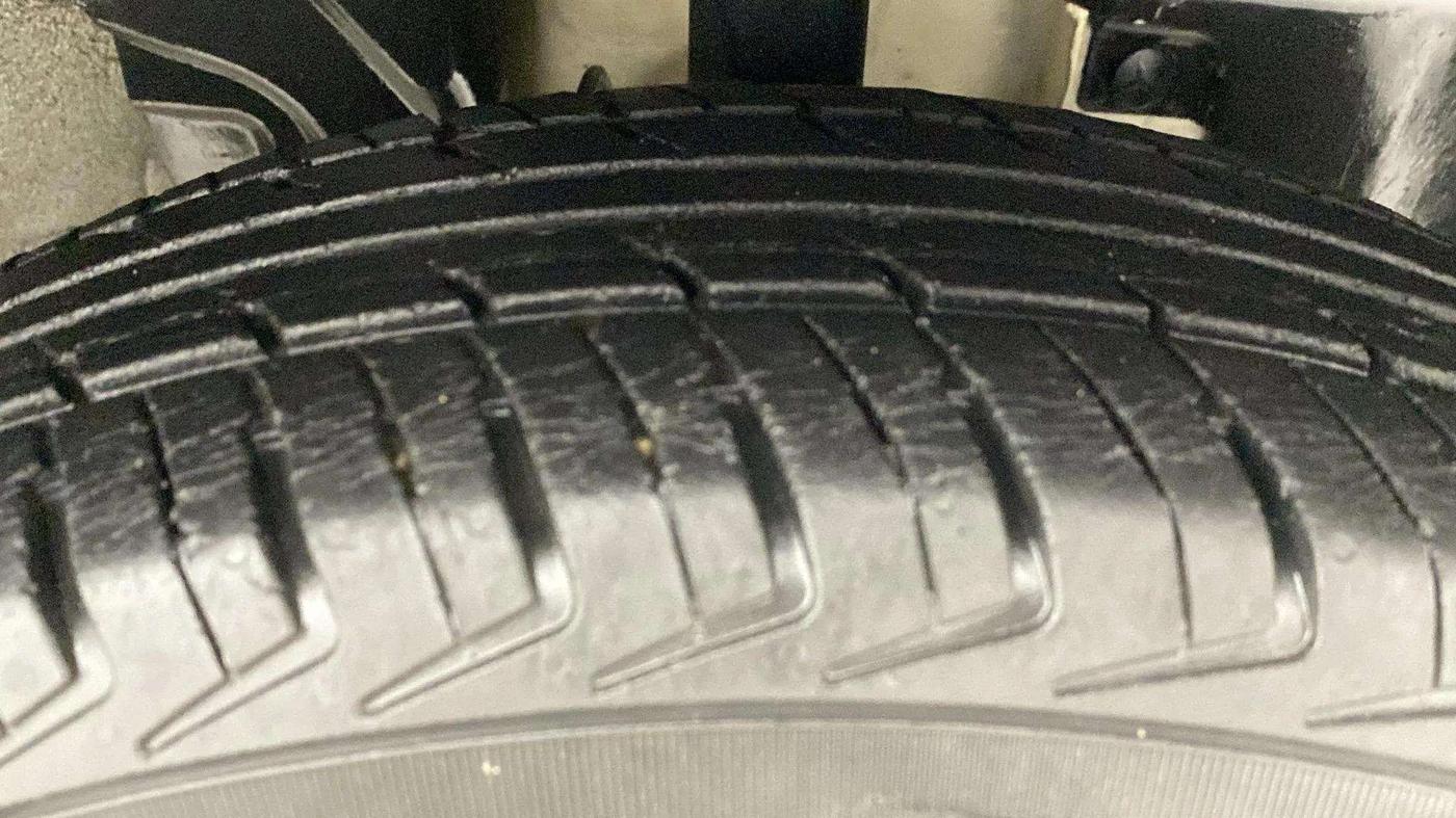 2019 Renault Kwid RXT 1.0 (O), Petrol, Manual, 40,174 km, Right Front Tyre Tread