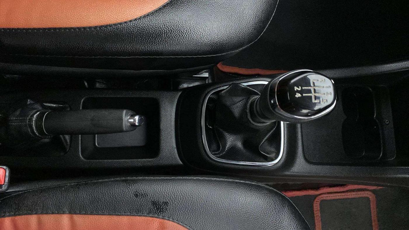 2019 Renault Kwid RXT 1.0 (O), Petrol, Manual, 40,174 km, Gear Lever