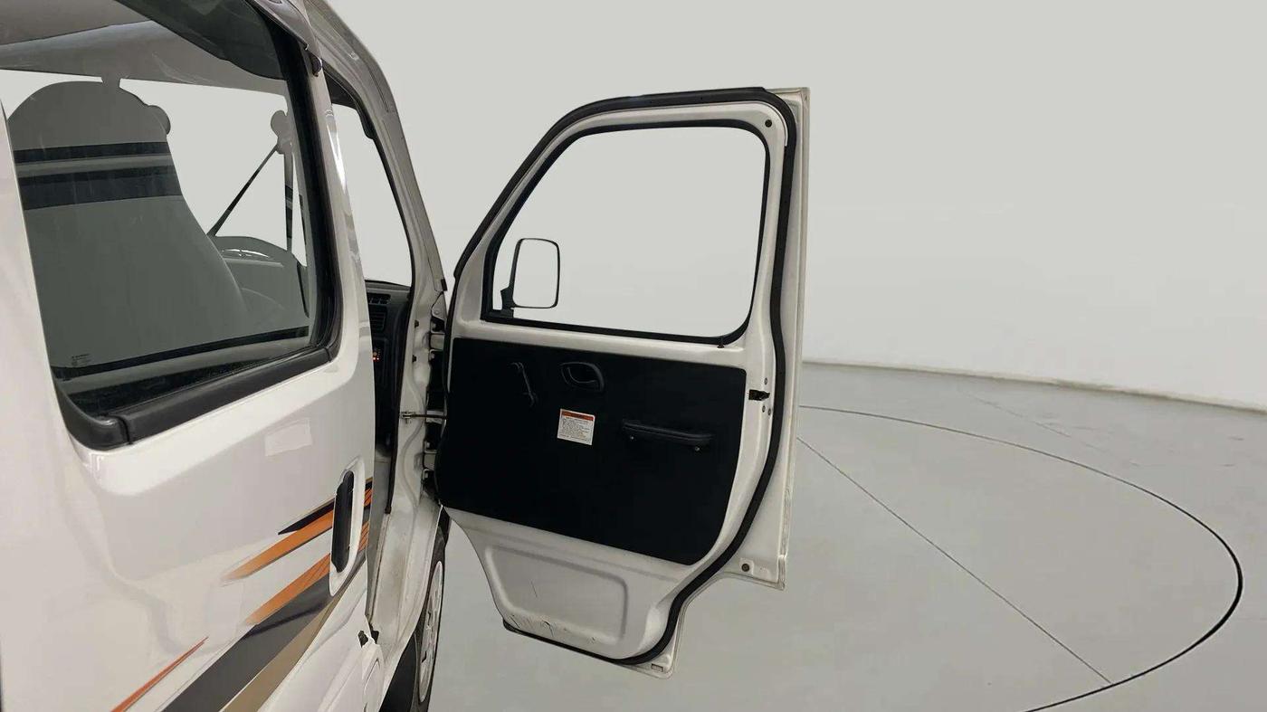 2022 Maruti Eeco 5 STR AC CNG (O), CNG, Manual, 27,365 km, RHS Front Door