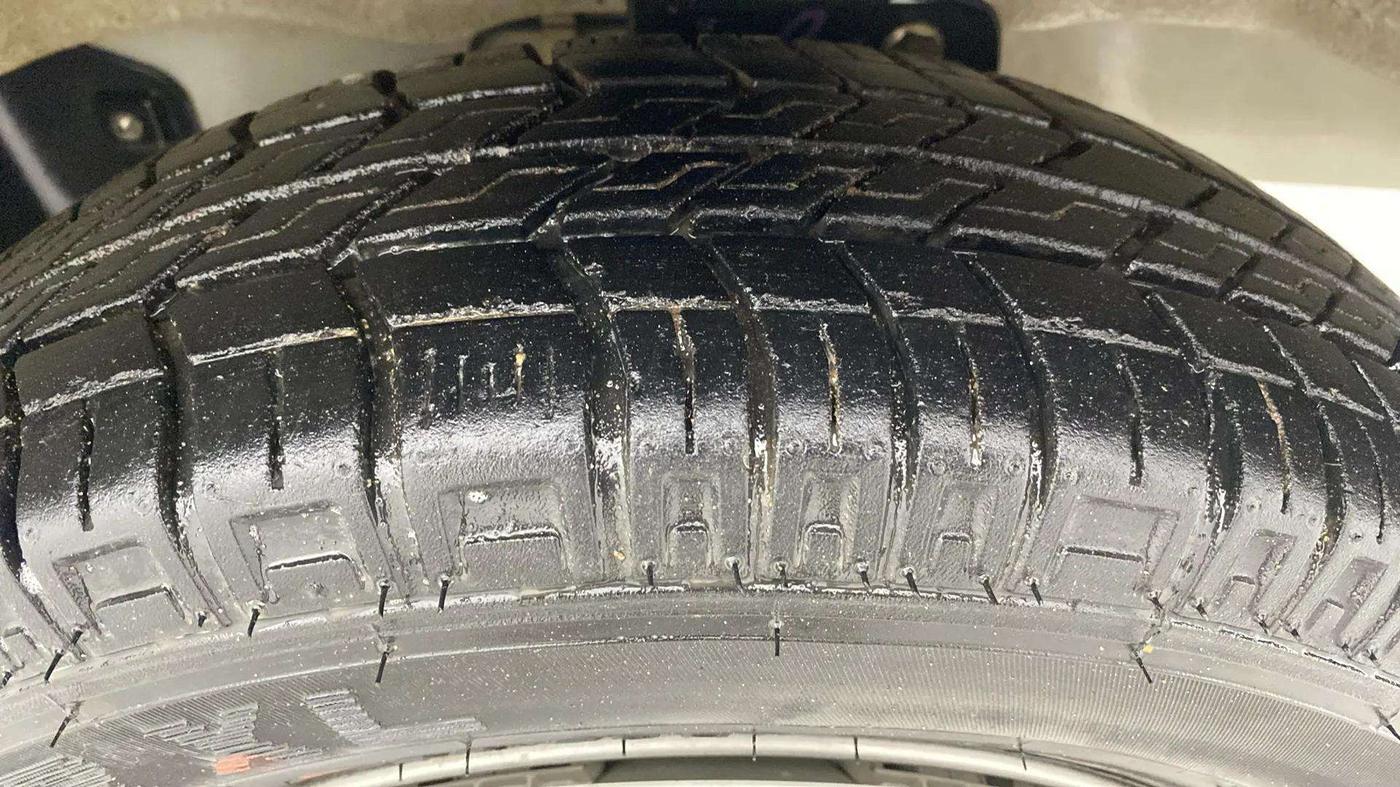 2022 Maruti Eeco 5 STR AC CNG (O), CNG, Manual, 27,365 km, Right Front Tyre Tread