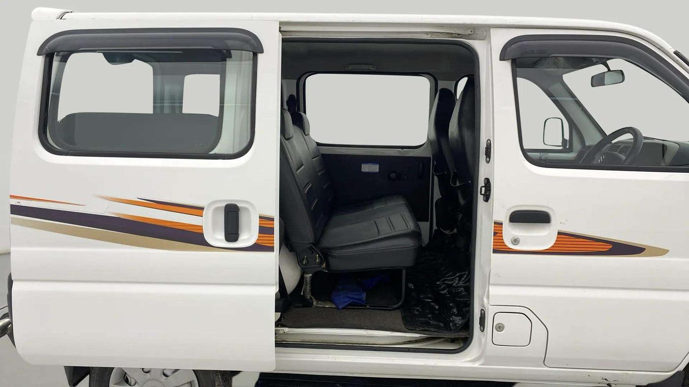 2022 Maruti Eeco 5 STR AC CNG (O), CNG, Manual, 27,365 km, RHS Rear Door