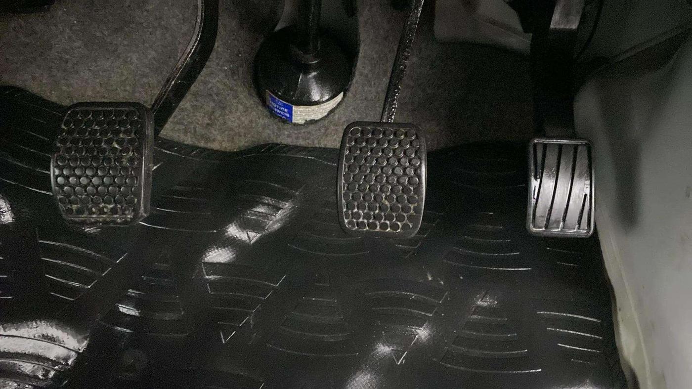 2022 Maruti Eeco 5 STR AC CNG (O), CNG, Manual, 27,365 km, Pedals