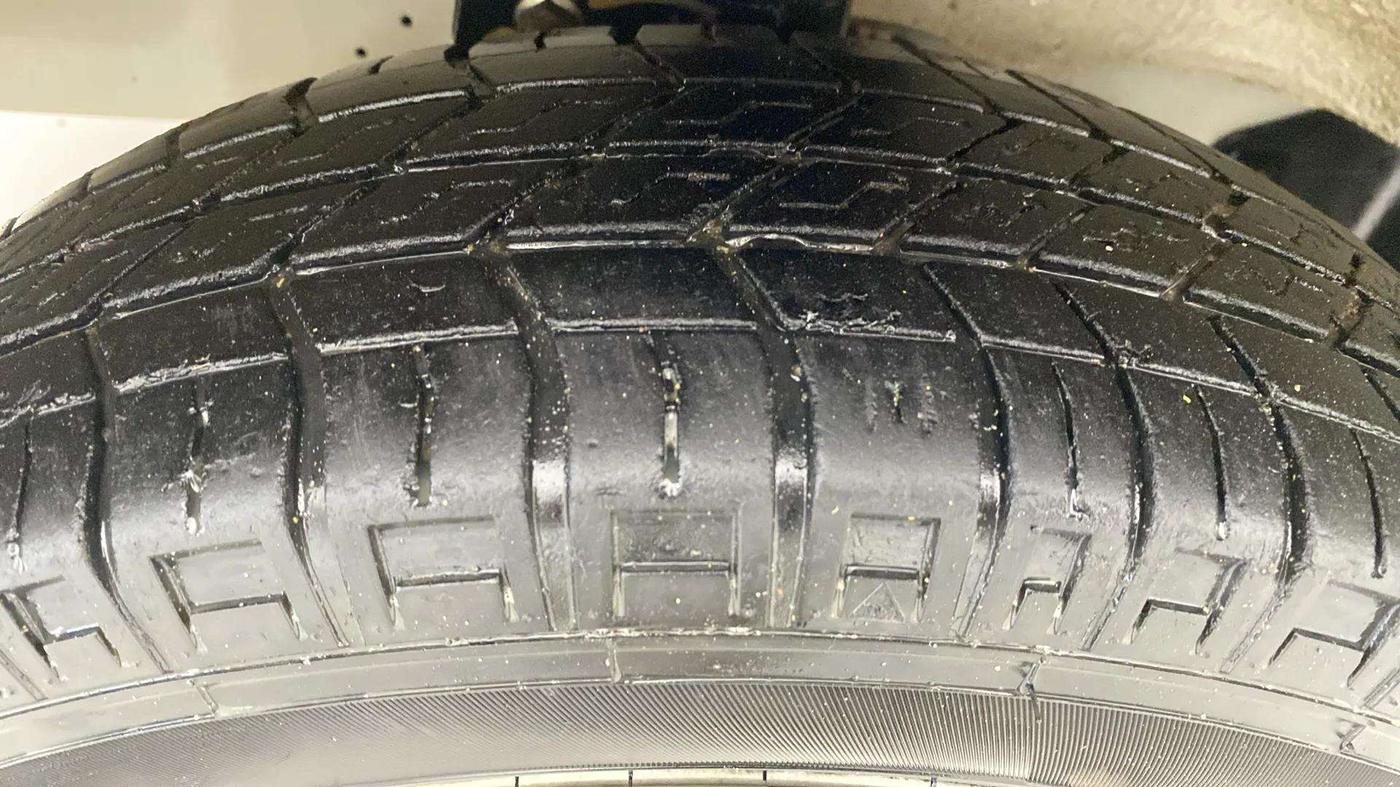 2022 Maruti Eeco 5 STR AC CNG (O), CNG, Manual, 27,365 km, Left Front Tyre Tread