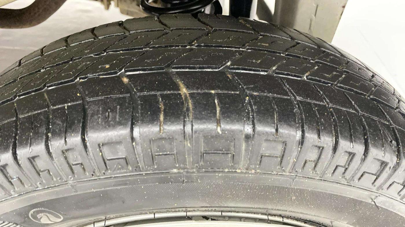 2022 Maruti Eeco 5 STR AC CNG (O), CNG, Manual, 27,365 km, Left Rear Tyre Tread