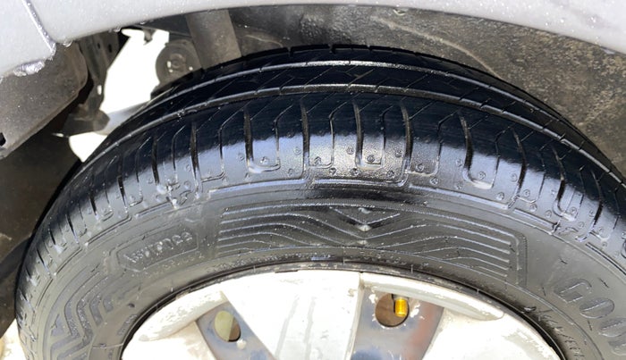 2014 Maruti Wagon R 1.0 LXI, CNG, Manual, 95,800 km, Right Rear Tyre Tread